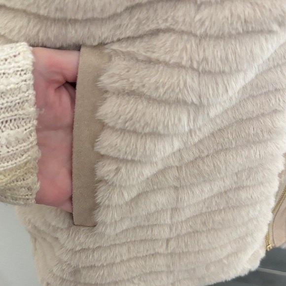 Calvin Klein Light Tan Faux Fur Vest - Picture 3 of 9